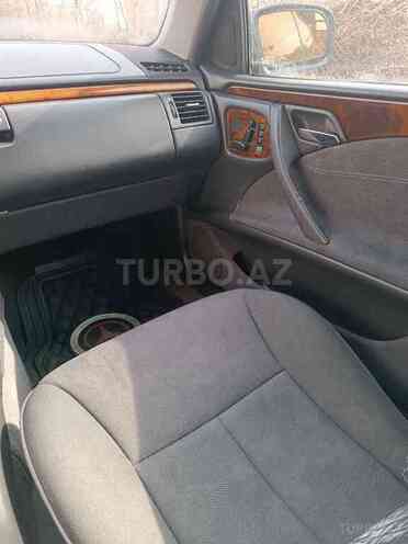 Mercedes E 240 2000, 325,600 km - 2.4 l - Bakı