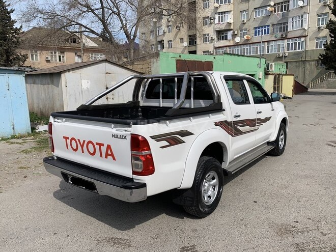 Toyota Hilux 2013, 172,540 km - 2.5 l - Bakı