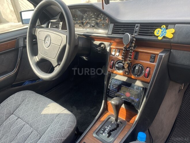Mercedes E 220 1994, 389,000 km - 2.2 l - Bakı
