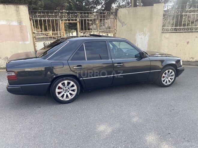 Mercedes E 220 1994, 389,000 km - 2.2 l - Bakı