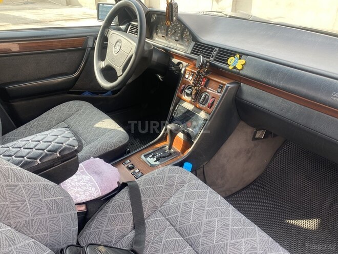 Mercedes E 220 1994, 389,000 km - 2.2 l - Bakı