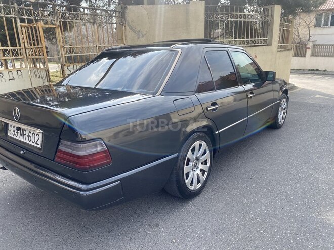 Mercedes E 220 1994, 389,000 km - 2.2 l - Bakı