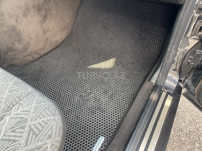 Mercedes E 220 1994, 389,000 km - 2.2 l - Bakı