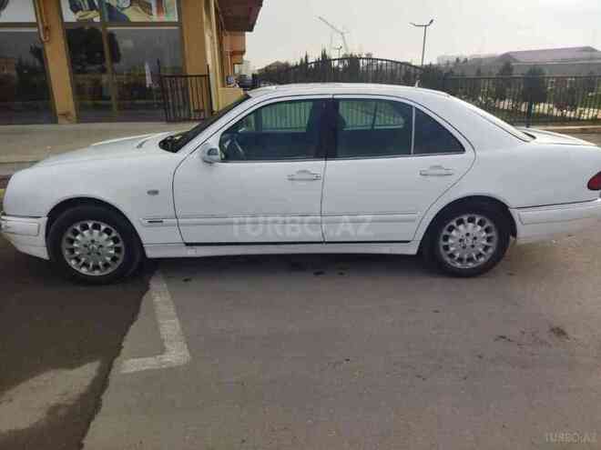 Mercedes E 220 1997, 303,800 km - 2.2 л - Bakı