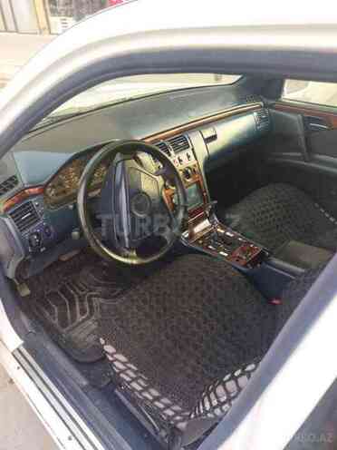 Mercedes E 220 1997, 303,800 km - 2.2 л - Bakı