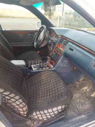 Mercedes E 220 1997, 303,800 km - 2.2 л - Bakı