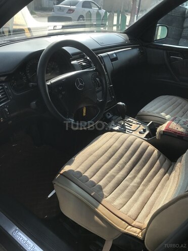 Mercedes E 220 2000, 265,807 km - 2.2 l - Bakı