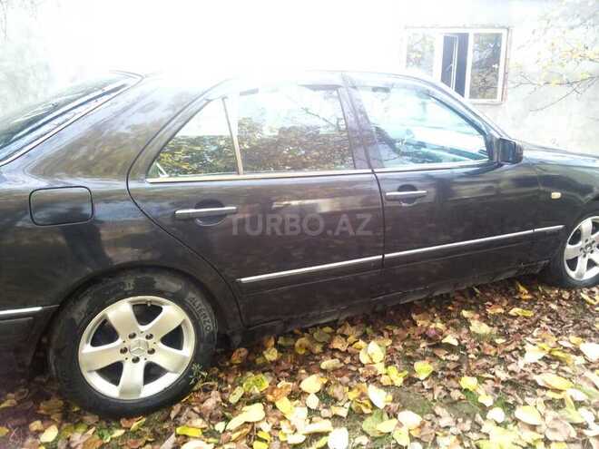 Mercedes E 200 1996, 580,000 km - 2.0 l - Qusar