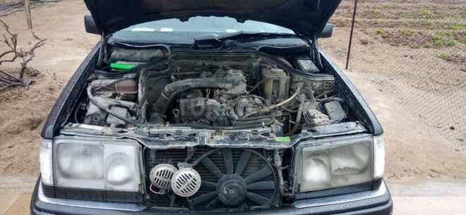 Mercedes E 250 1993, 494,000 km - 2.5 l - Bakı