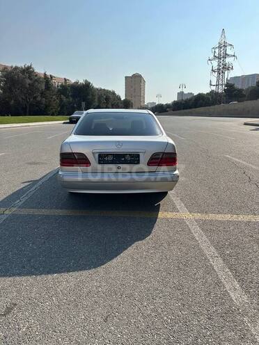 Mercedes E 220 2000, 400,000 km - 2.2 л - Bakı