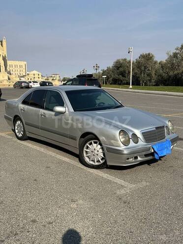 Mercedes E 220 2000, 400,000 km - 2.2 л - Bakı