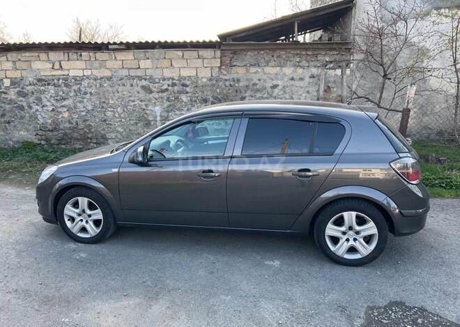 Opel Astra 2009, 135,000 km - 1.4 л - Bakı