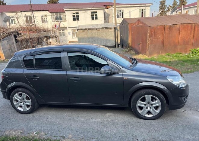 Opel Astra 2009, 135,000 km - 1.4 л - Bakı