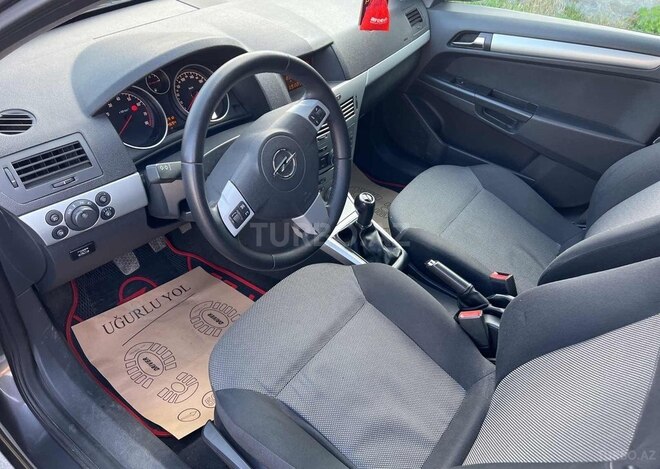 Opel Astra 2009, 135,000 km - 1.4 л - Bakı