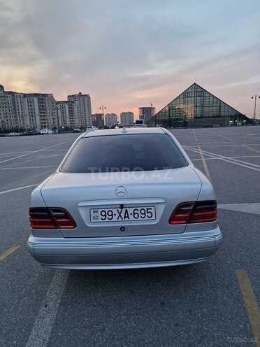 Mercedes E 270 2001, 298,000 km - 2.7 l - Bakı