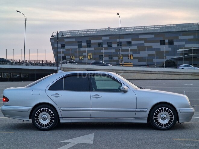 Mercedes E 270 2001, 298,000 km - 2.7 l - Bakı