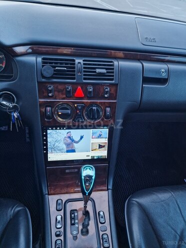 Mercedes E 270 2001, 298,000 km - 2.7 l - Bakı