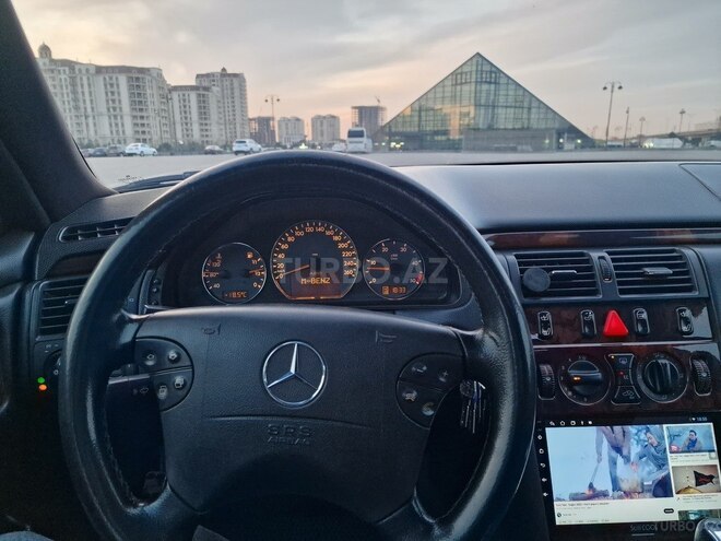 Mercedes E 270 2001, 298,000 km - 2.7 l - Bakı