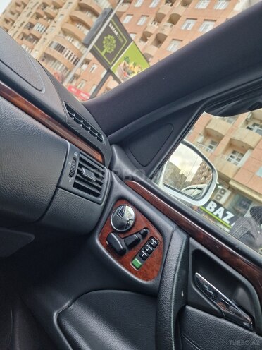 Mercedes E 270 2001, 298,000 km - 2.7 l - Bakı