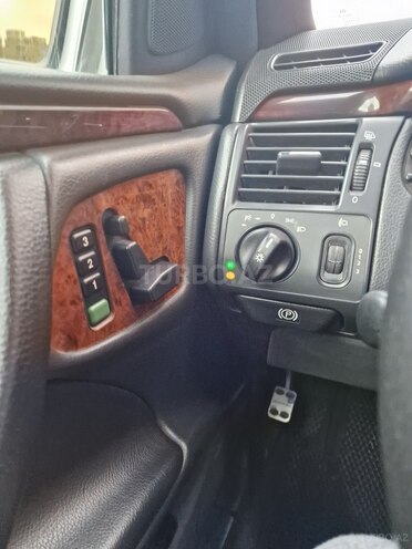 Mercedes E 270 2001, 298,000 km - 2.7 l - Bakı