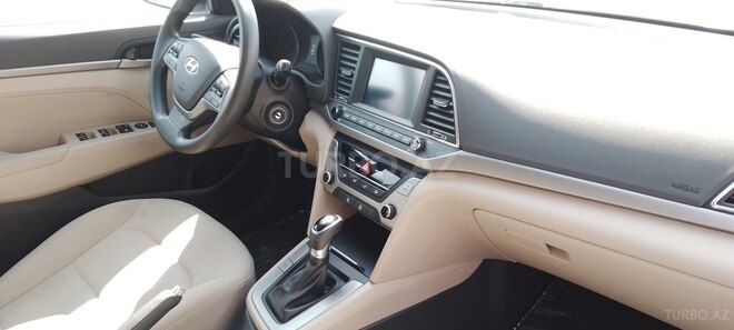 Hyundai Elantra 2018, 70,000 km - 2.0 l - Bakı