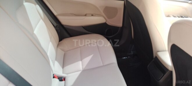Hyundai Elantra 2018, 70,000 km - 2.0 l - Bakı