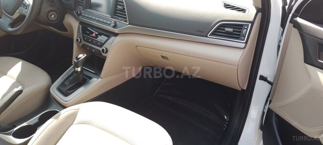 Hyundai Elantra 2018, 70,000 km - 2.0 l - Bakı