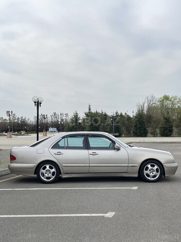 Mercedes E 220 1999, 286,750 km - 2.2 l - Ağdaş