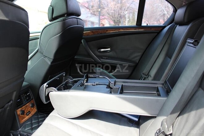 BMW 530 2006, 264,000 km - 3.0 л - Qax