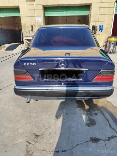 Mercedes E 250 1992, 325,000 km - 2.5 l - Bakı