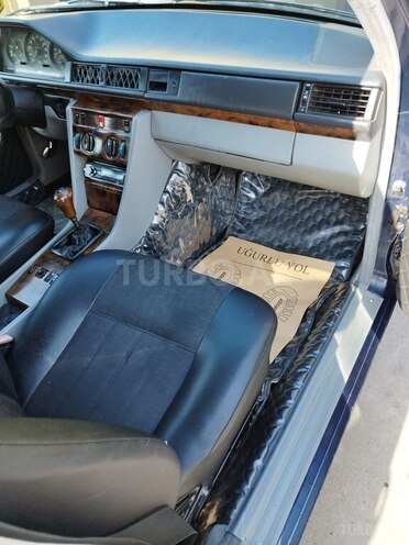 Mercedes E 250 1992, 325,000 km - 2.5 l - Bakı