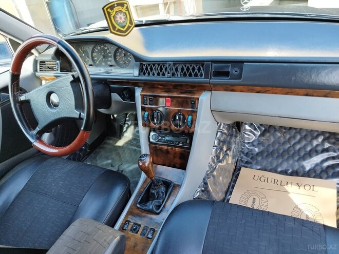 Mercedes E 250 1992, 325,000 km - 2.5 l - Bakı
