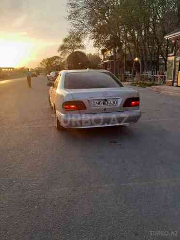 Mercedes E 270 2000, 300,000 km - 2.7 l - Beyləqan