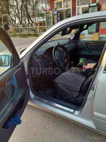 Mercedes E 270 2000, 300,000 km - 2.7 l - Beyləqan