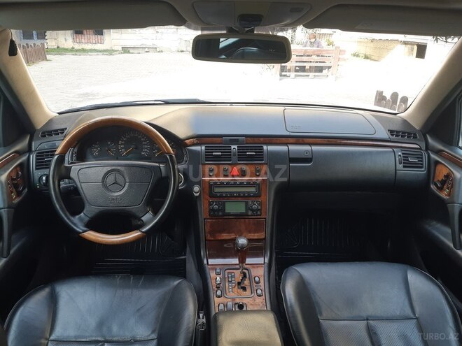 Mercedes E 320 1999, 355,000 km - 3.2 l - Bakı