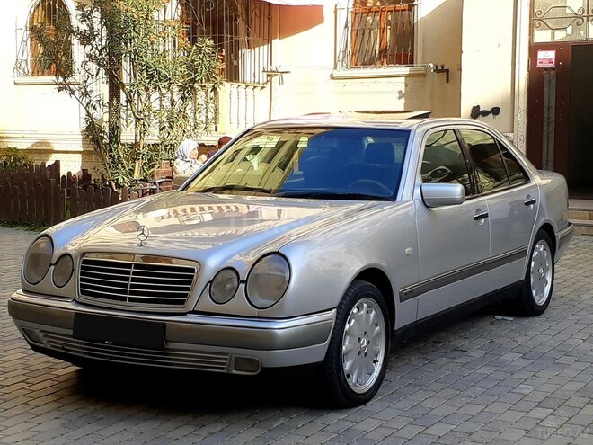 Mercedes E 320 1999, 355,000 km - 3.2 l - Bakı