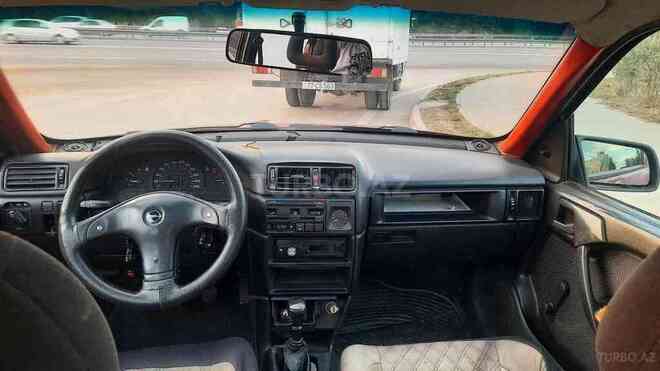 Opel Vectra 1993, 150,000 km - 1.6 l - Bakı