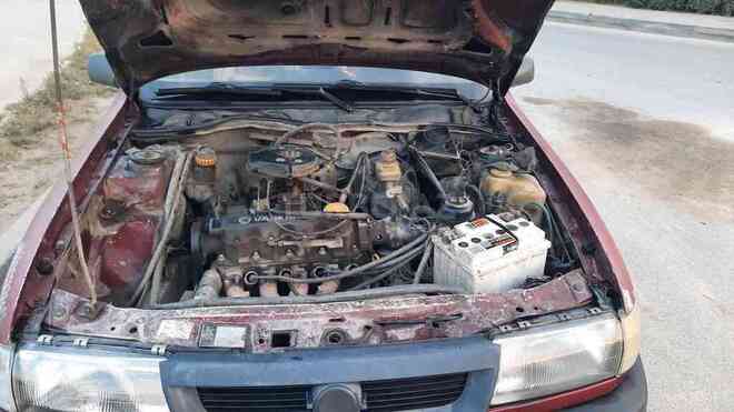 Opel Vectra 1993, 150,000 km - 1.6 l - Bakı