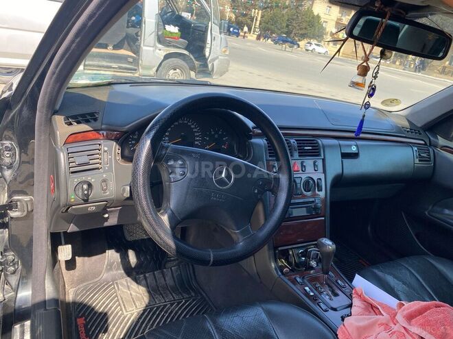 Mercedes E 220 2002, 436,000 km - 2.2 l - Bakı