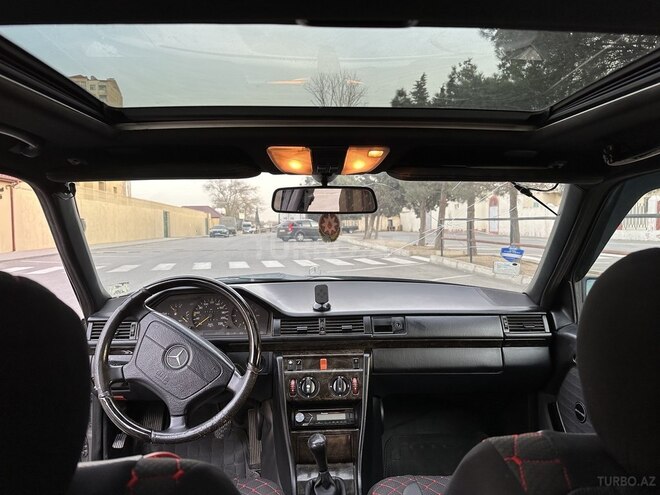 Mercedes E 250 1990, 418,309 km - 2.5 l - Bakı