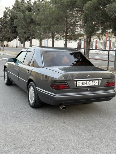 Mercedes E 250 1990, 418,309 km - 2.5 l - Bakı