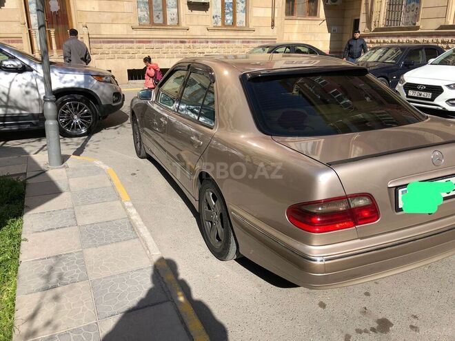 Mercedes E 220 2000, 222,000 km - 2.2 l - Bakı