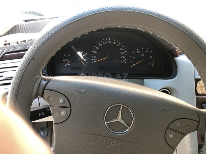Mercedes E 220 2000, 222,000 km - 2.2 l - Bakı