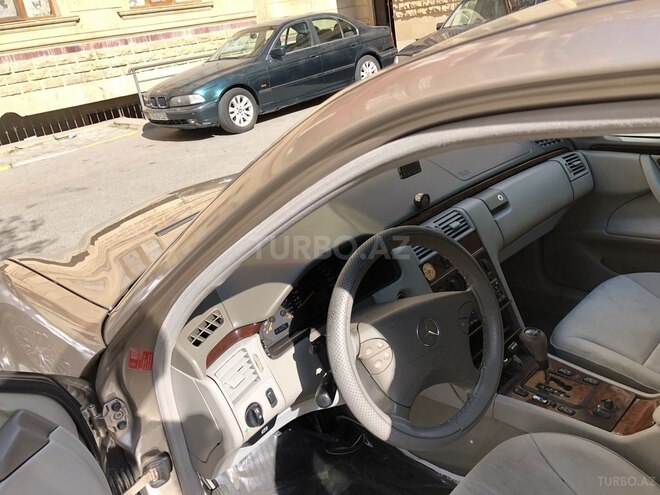 Mercedes E 220 2000, 222,000 km - 2.2 l - Bakı