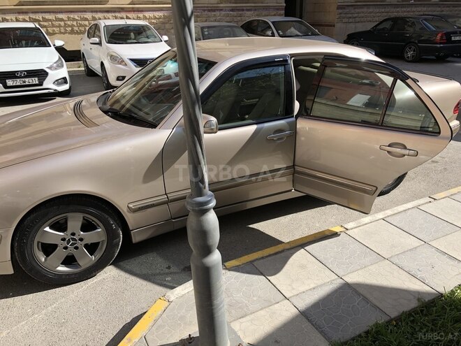 Mercedes E 220 2000, 222,000 km - 2.2 l - Bakı