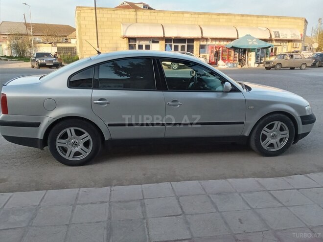 Volkswagen Passat 1999, 126,200 km - 2.3 l - Salyan