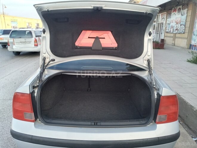 Volkswagen Passat 1999, 126,200 km - 2.3 l - Salyan