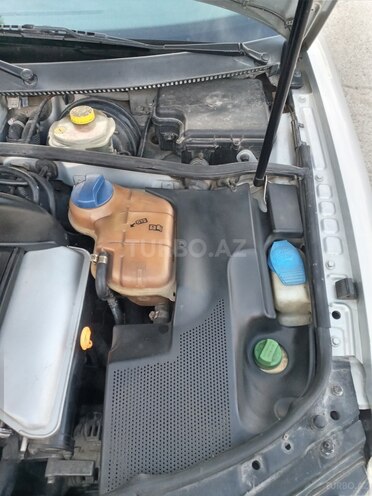 Volkswagen Passat 1999, 126,200 km - 2.3 l - Salyan