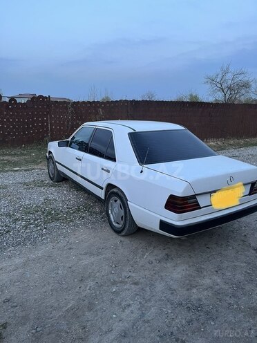 Mercedes E 200 1989, 242,300 km - 2.0 l - Bakı