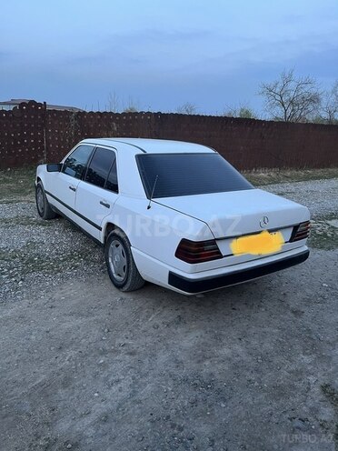 Mercedes E 200 1989, 242,300 km - 2.0 l - Bakı